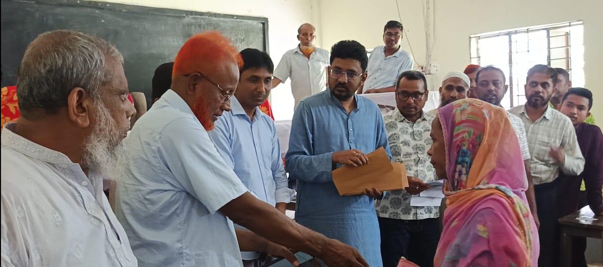 চান্দিনায় ঈদুল আযহা উপলক্ষে দুস্থদের মাঝে ১০ লক্ষ টাকার আর্থিক সহায়তা বিতরণ।