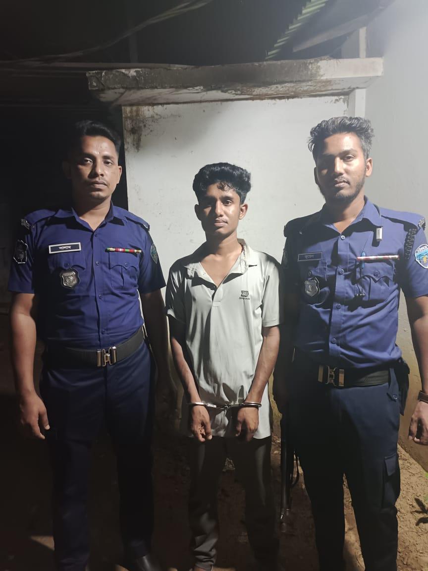 গর্জনিয়ায় অপরাধীদের আতঙ্কের নাম এসআই জুয়েল চৌধুরী: সাহসী অভিযানে কোণঠাসা ইয়াবা সিন্ডিকেট, বদলিকে ঘিরে জনমনে উদ্বেগ।